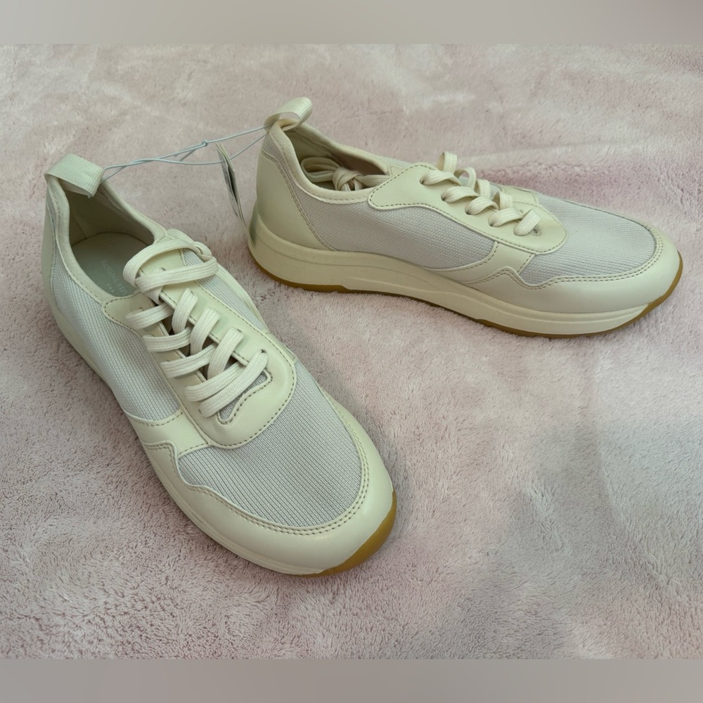 Banana Republic Cream Knit Sneaker, NWT, Size 9